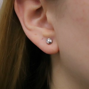 0.06 Karat Pırlanta Tektaş Küpe