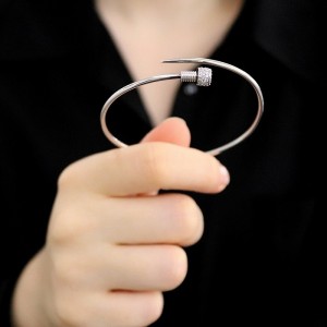 Spiked (Çivili) 2 mm Kelepçe (Beyaz)