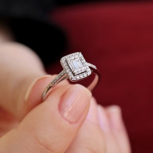 0.21 Karat Pırlanta Baget Yüzük