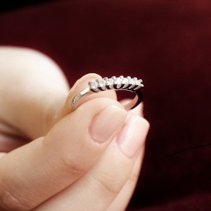 0.21 Karat Pırlanta 7 Taş Yüzük