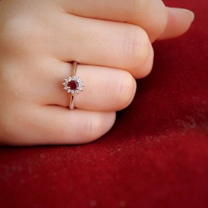 Pırlanta Yakut Yüzük