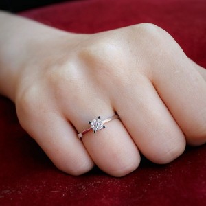 0.13 Karat Pırlanta Bouquet Yüzük