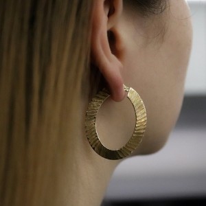 Matte Wavy Halka Küpe